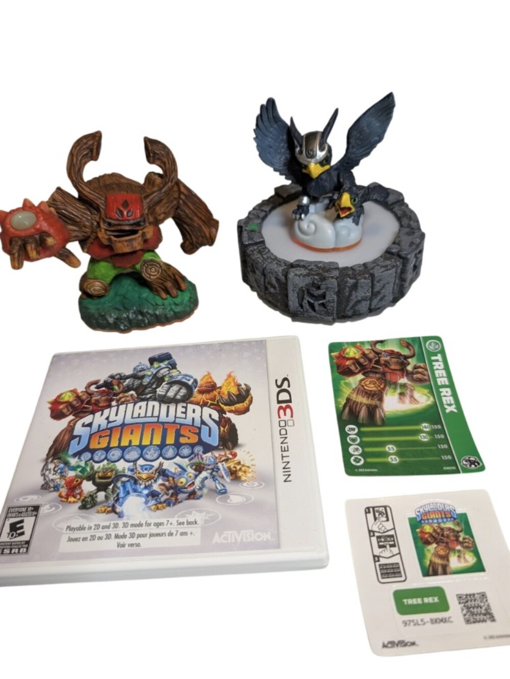 Skylanders Giants Nintendo 3DS Lot - Game, Portal, Two Figures & Card/Sticker